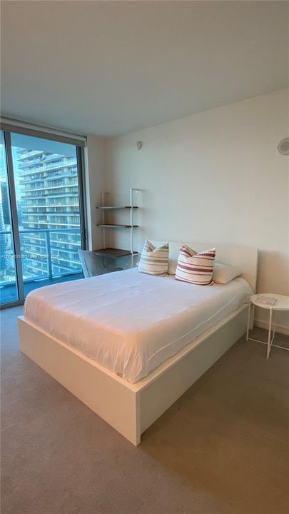 Recently Rented: $3,500 (1 beds, 1 baths, 769 Square Feet)