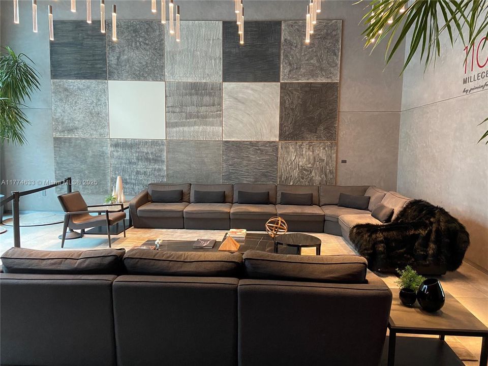 Recently Rented: $3,500 (1 beds, 1 baths, 769 Square Feet)