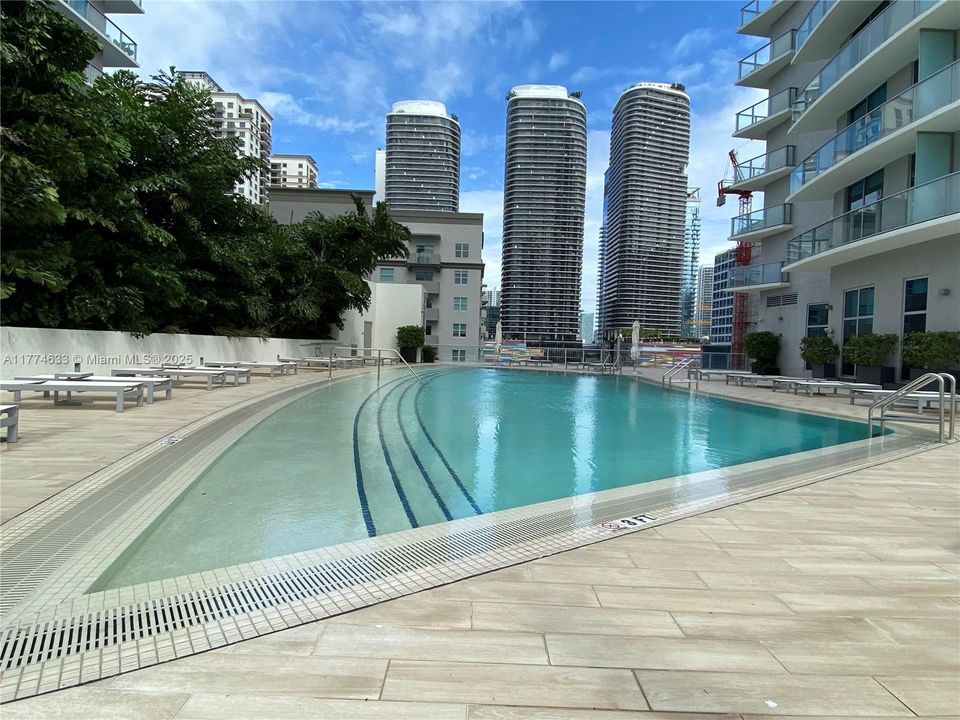 Recently Rented: $3,500 (1 beds, 1 baths, 769 Square Feet)