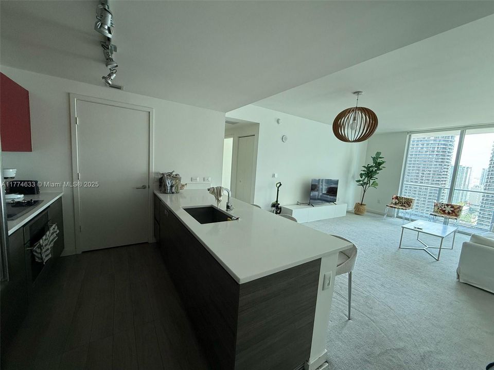 Recently Rented: $3,500 (1 beds, 1 baths, 769 Square Feet)