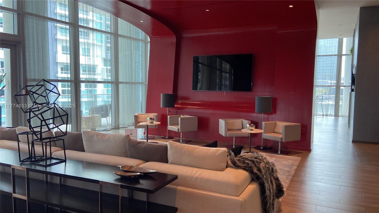 Recently Rented: $3,500 (1 beds, 1 baths, 769 Square Feet)