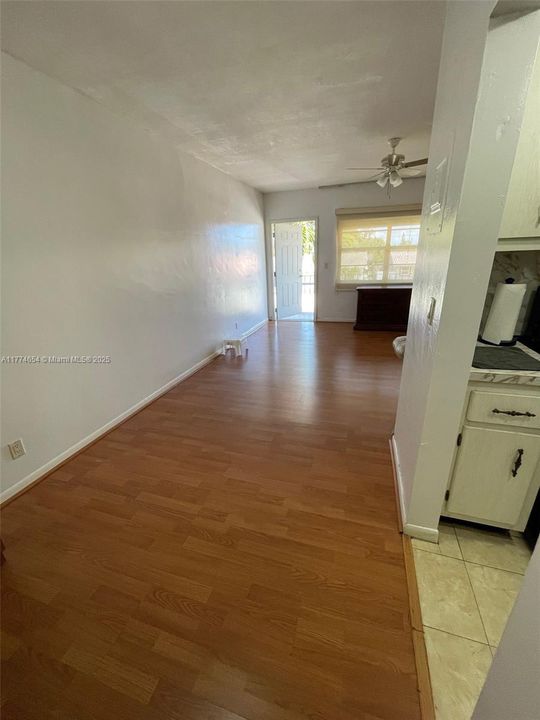 На продажу: $170,000 (1 спален, 1 ванн, 580 Квадратных фут)