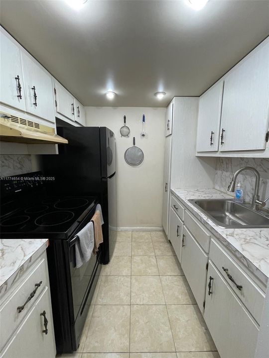 На продажу: $170,000 (1 спален, 1 ванн, 580 Квадратных фут)