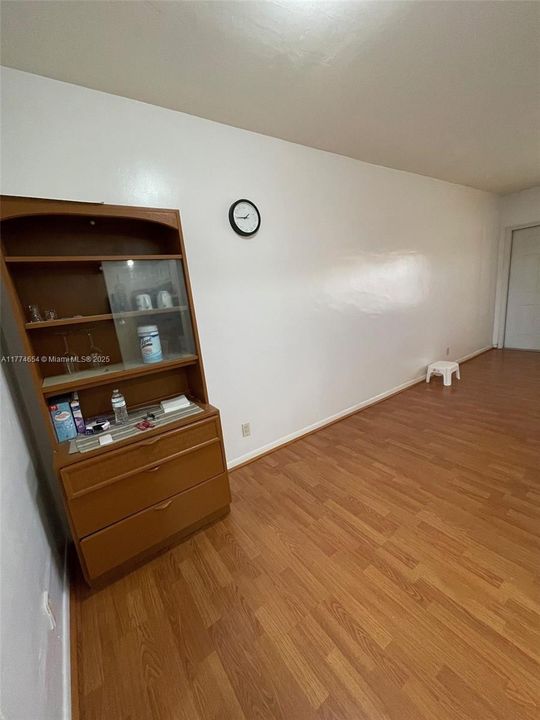 На продажу: $170,000 (1 спален, 1 ванн, 580 Квадратных фут)