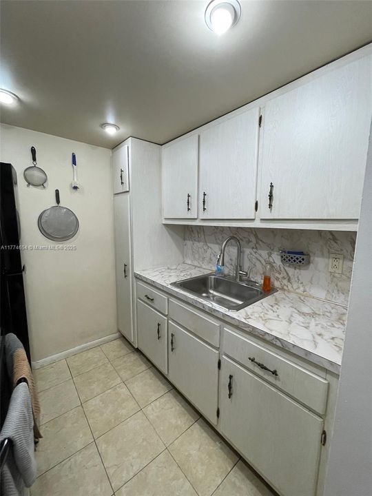 На продажу: $170,000 (1 спален, 1 ванн, 580 Квадратных фут)