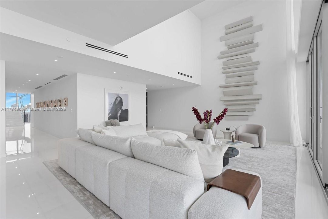 For Rent: $48,888 (4 beds, 5 baths, 4283 Square Feet)