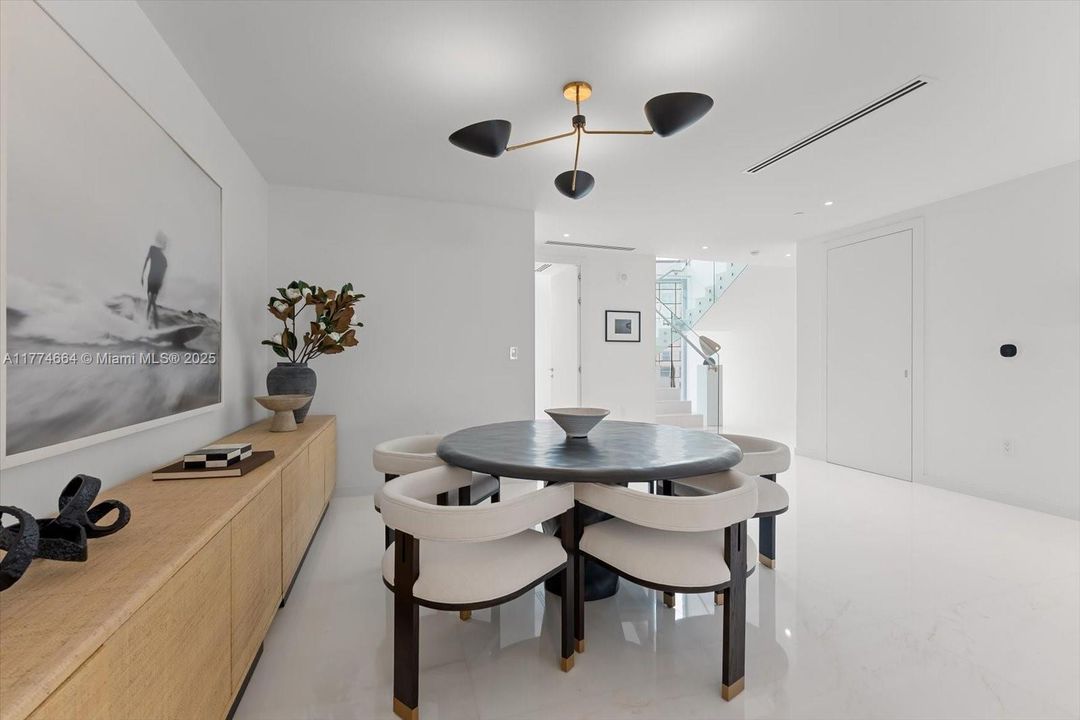 For Rent: $48,888 (4 beds, 5 baths, 4283 Square Feet)