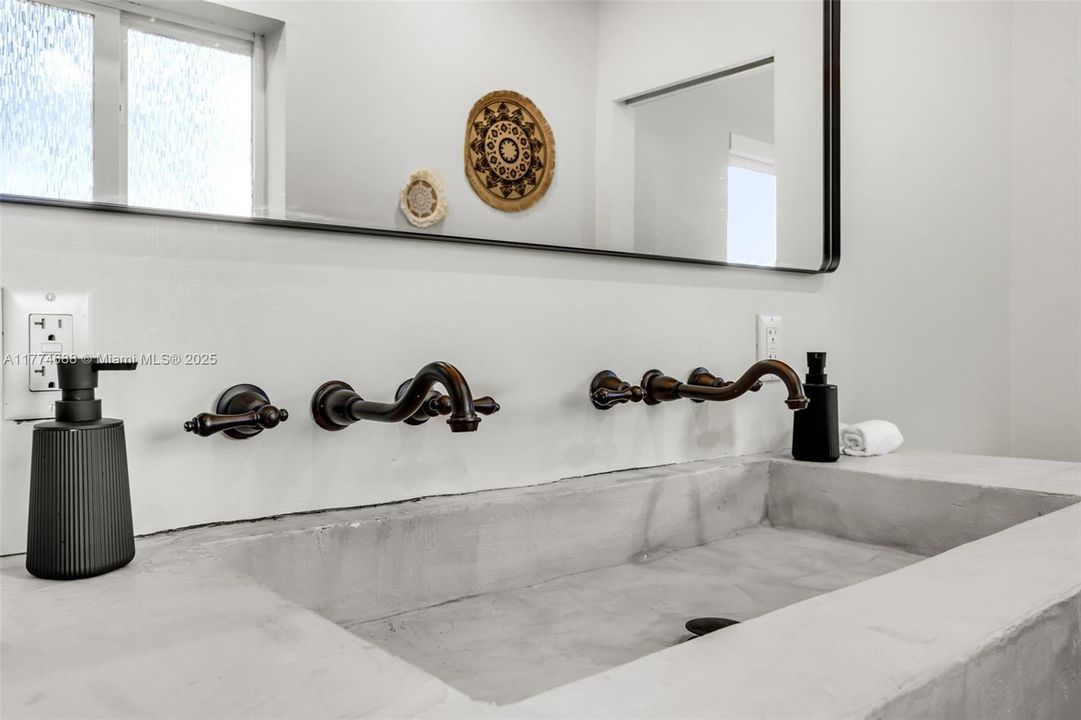 В аренду: $10,000 (4 спален, 3 ванн, 1394 Квадратных фут)