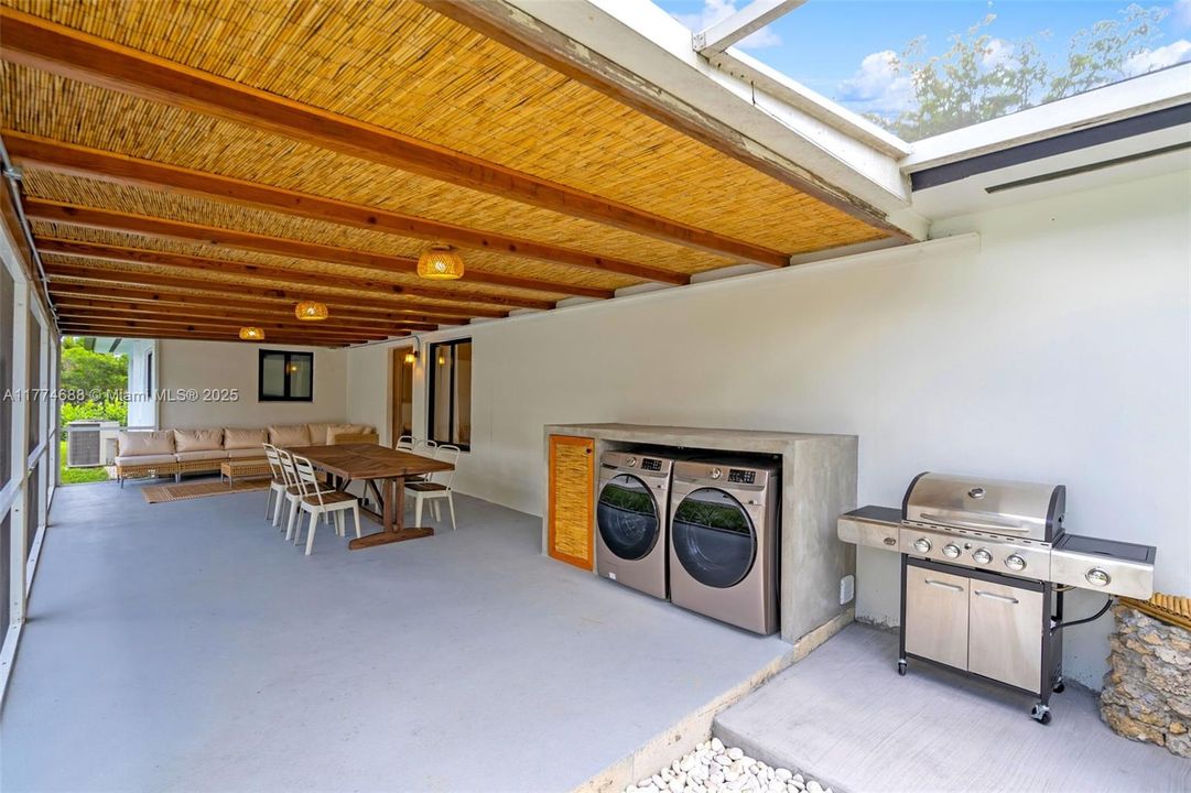 В аренду: $10,000 (4 спален, 3 ванн, 1394 Квадратных фут)