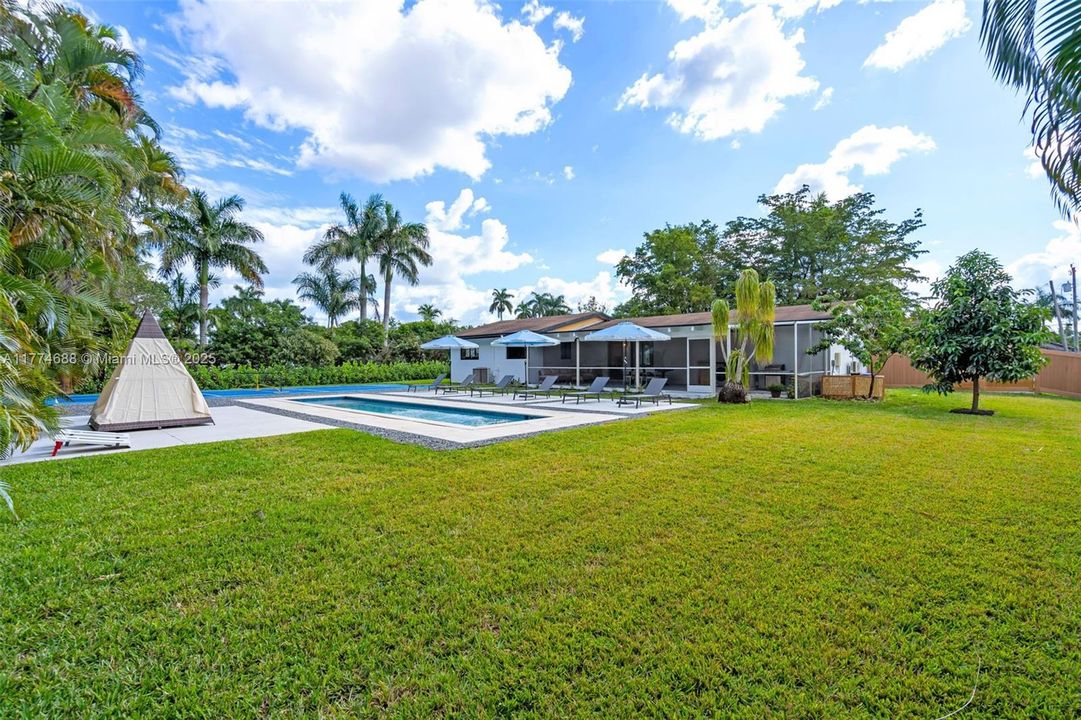 В аренду: $10,000 (4 спален, 3 ванн, 1394 Квадратных фут)