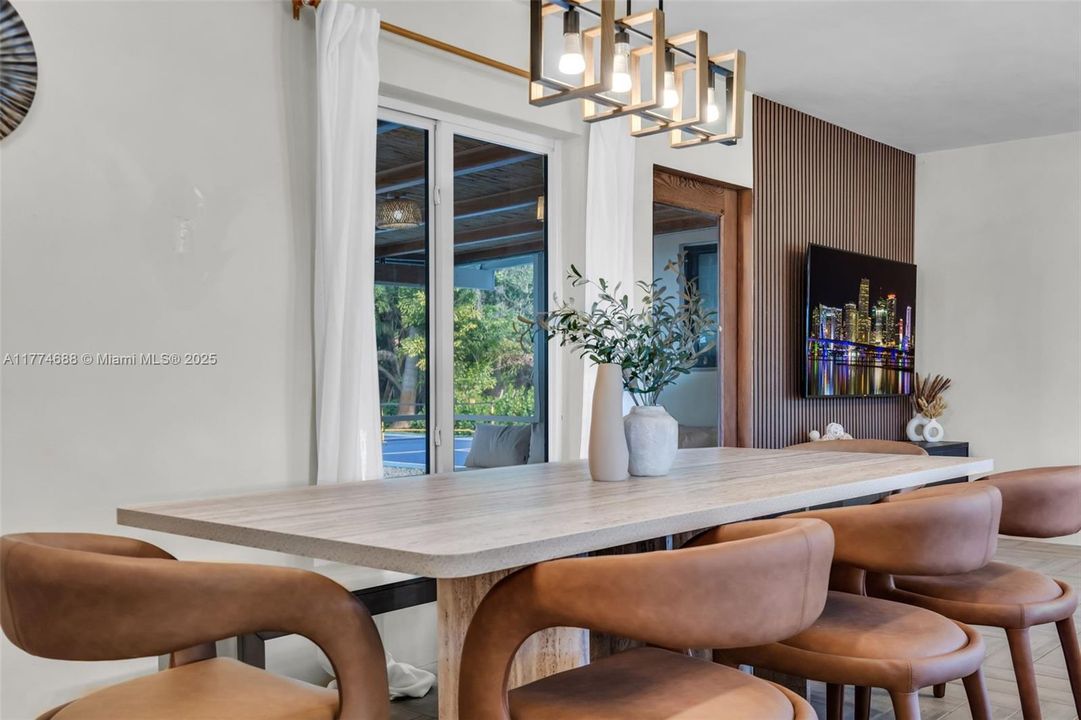 В аренду: $10,000 (4 спален, 3 ванн, 1394 Квадратных фут)