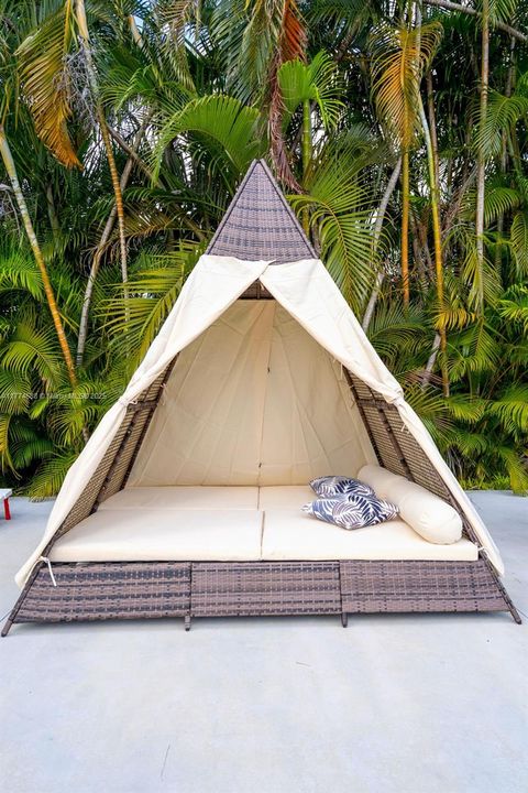 В аренду: $10,000 (4 спален, 3 ванн, 1394 Квадратных фут)