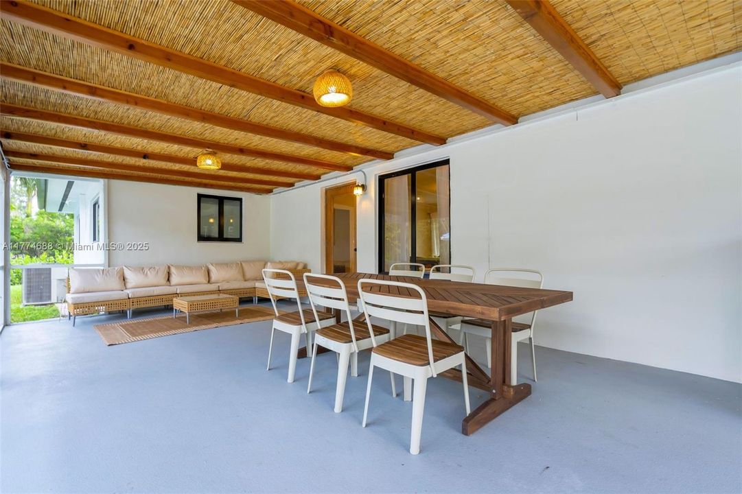 В аренду: $10,000 (4 спален, 3 ванн, 1394 Квадратных фут)