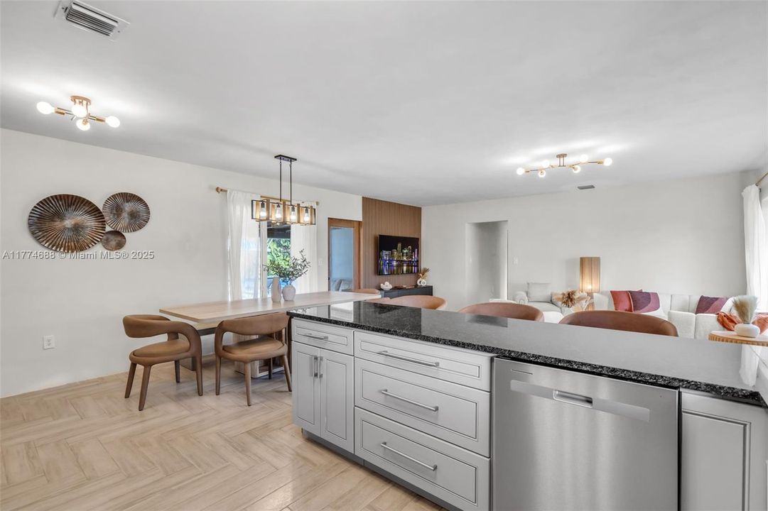 В аренду: $10,000 (4 спален, 3 ванн, 1394 Квадратных фут)