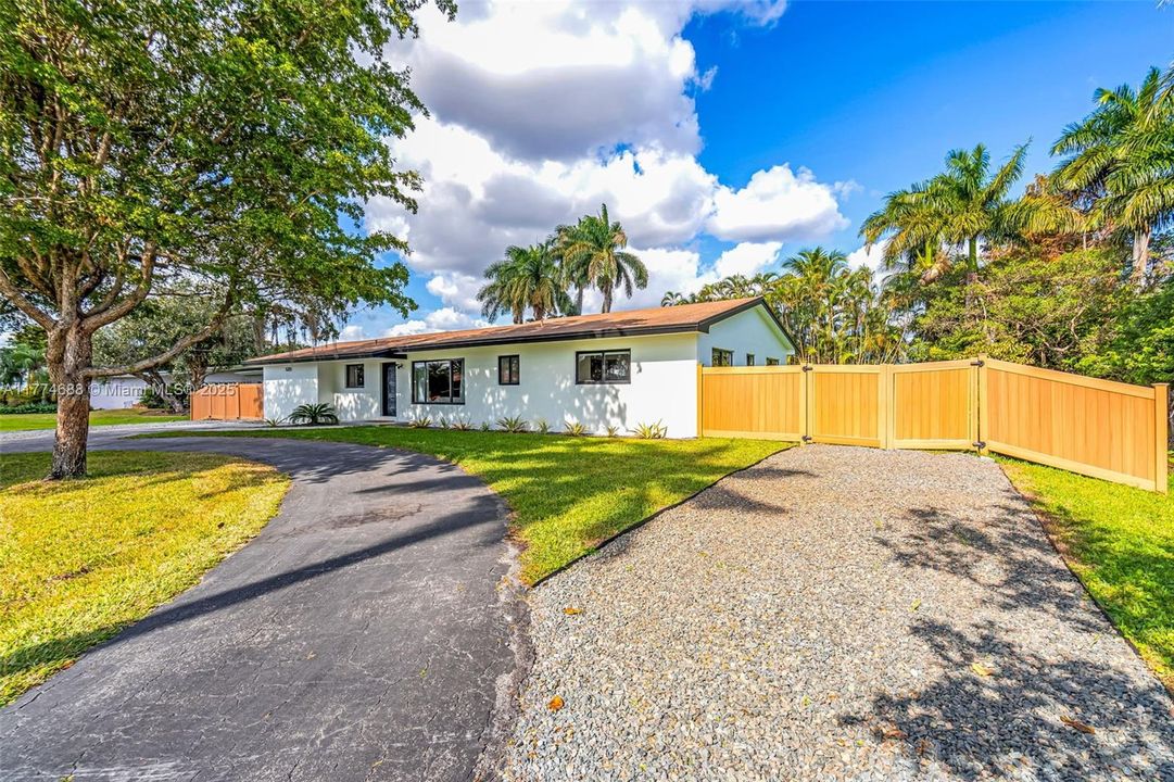 В аренду: $10,000 (4 спален, 3 ванн, 1394 Квадратных фут)