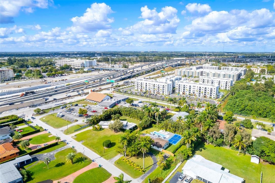 В аренду: $10,000 (4 спален, 3 ванн, 1394 Квадратных фут)