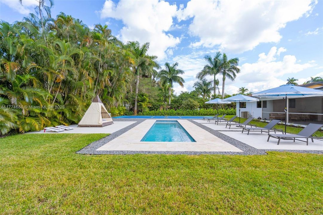 В аренду: $10,000 (4 спален, 3 ванн, 1394 Квадратных фут)