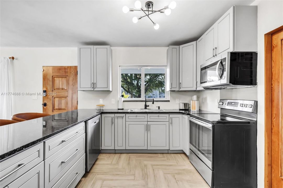 В аренду: $10,000 (4 спален, 3 ванн, 1394 Квадратных фут)