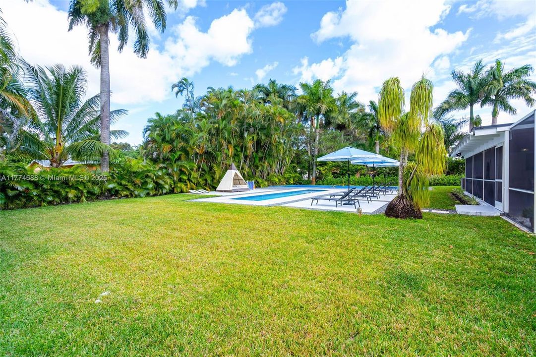 В аренду: $10,000 (4 спален, 3 ванн, 1394 Квадратных фут)