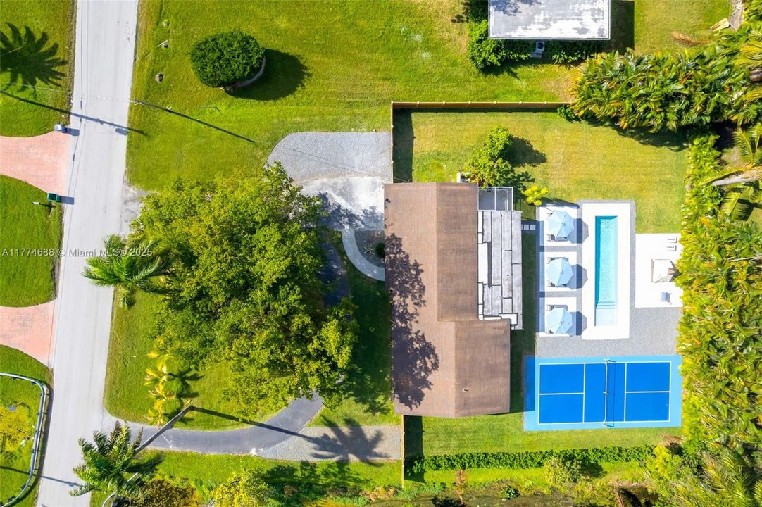 В аренду: $10,000 (4 спален, 3 ванн, 1394 Квадратных фут)