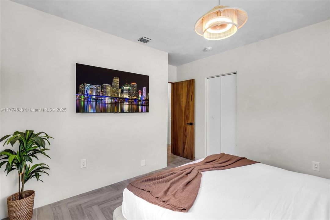 В аренду: $10,000 (4 спален, 3 ванн, 1394 Квадратных фут)