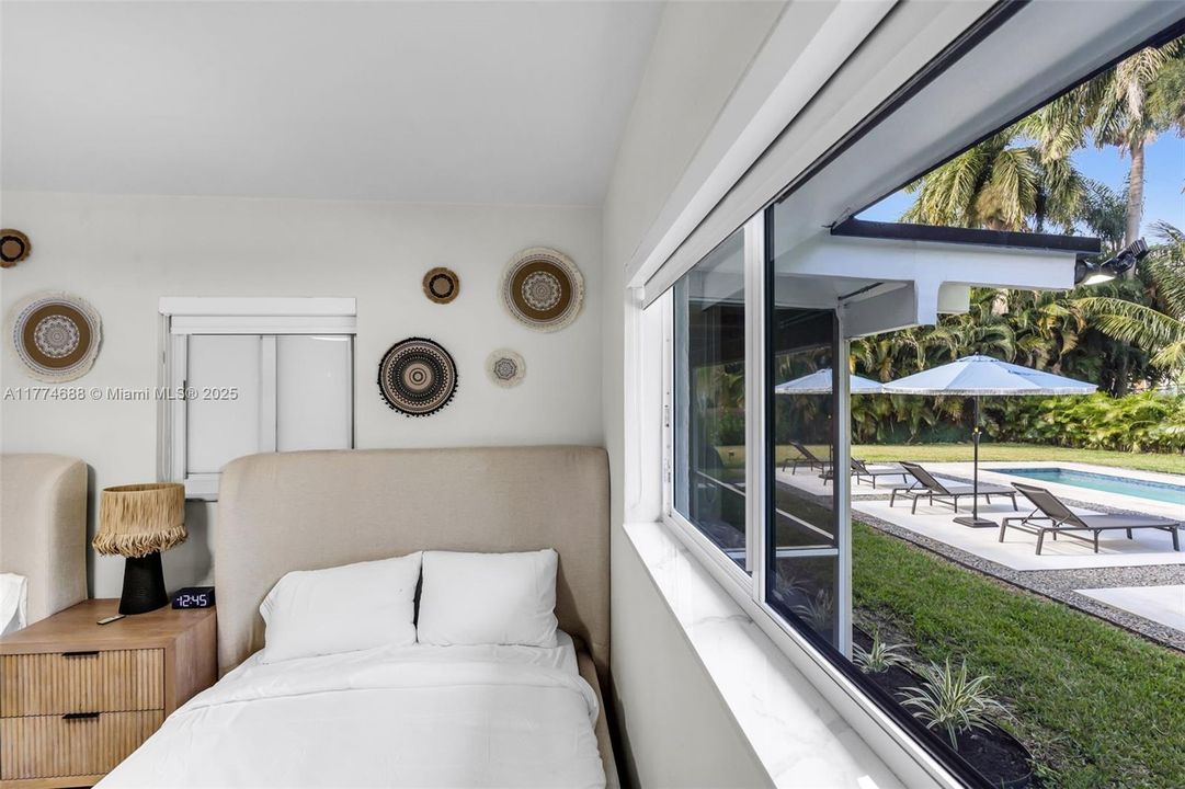 В аренду: $10,000 (4 спален, 3 ванн, 1394 Квадратных фут)