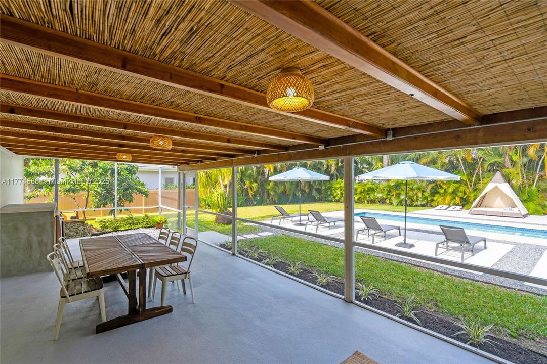 В аренду: $10,000 (4 спален, 3 ванн, 1394 Квадратных фут)