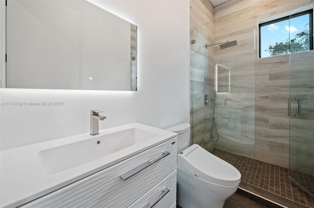 最近租的: $18,500 (5 贝兹, 6 浴室, 6061 平方英尺)