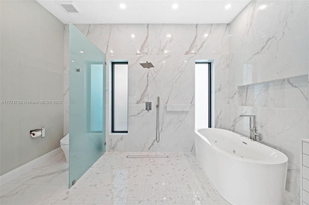 最近租的: $18,500 (5 贝兹, 6 浴室, 6061 平方英尺)