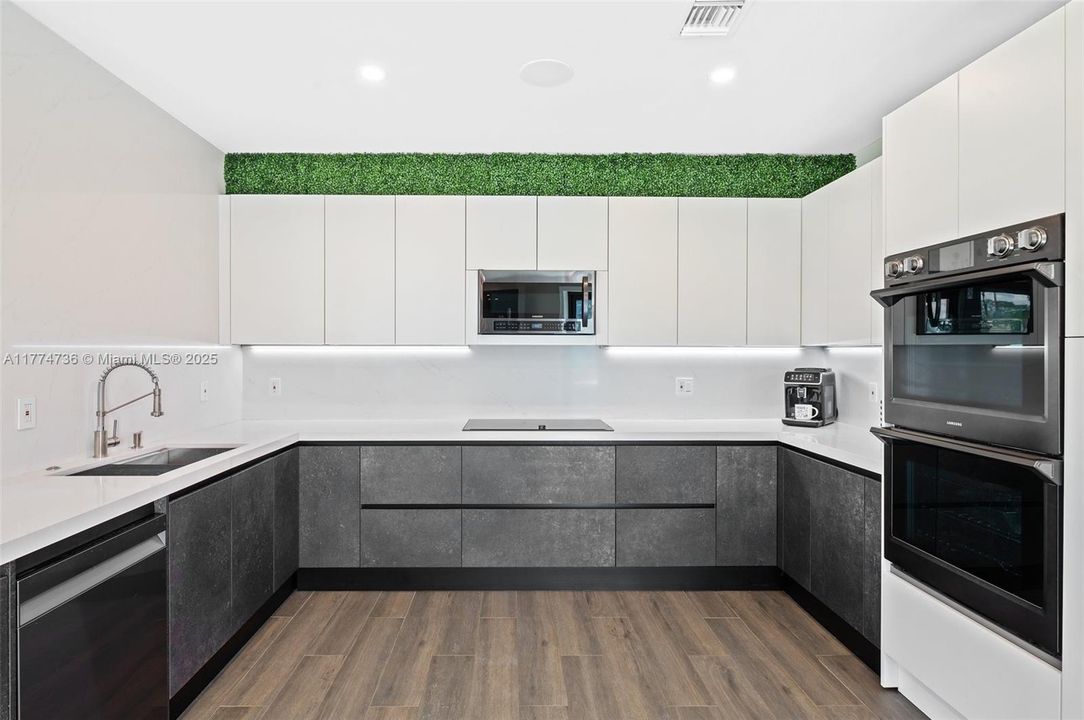 最近租的: $18,500 (5 贝兹, 6 浴室, 6061 平方英尺)