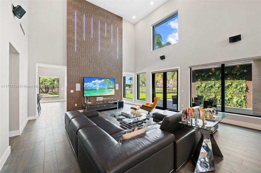 最近租的: $18,500 (5 贝兹, 6 浴室, 6061 平方英尺)