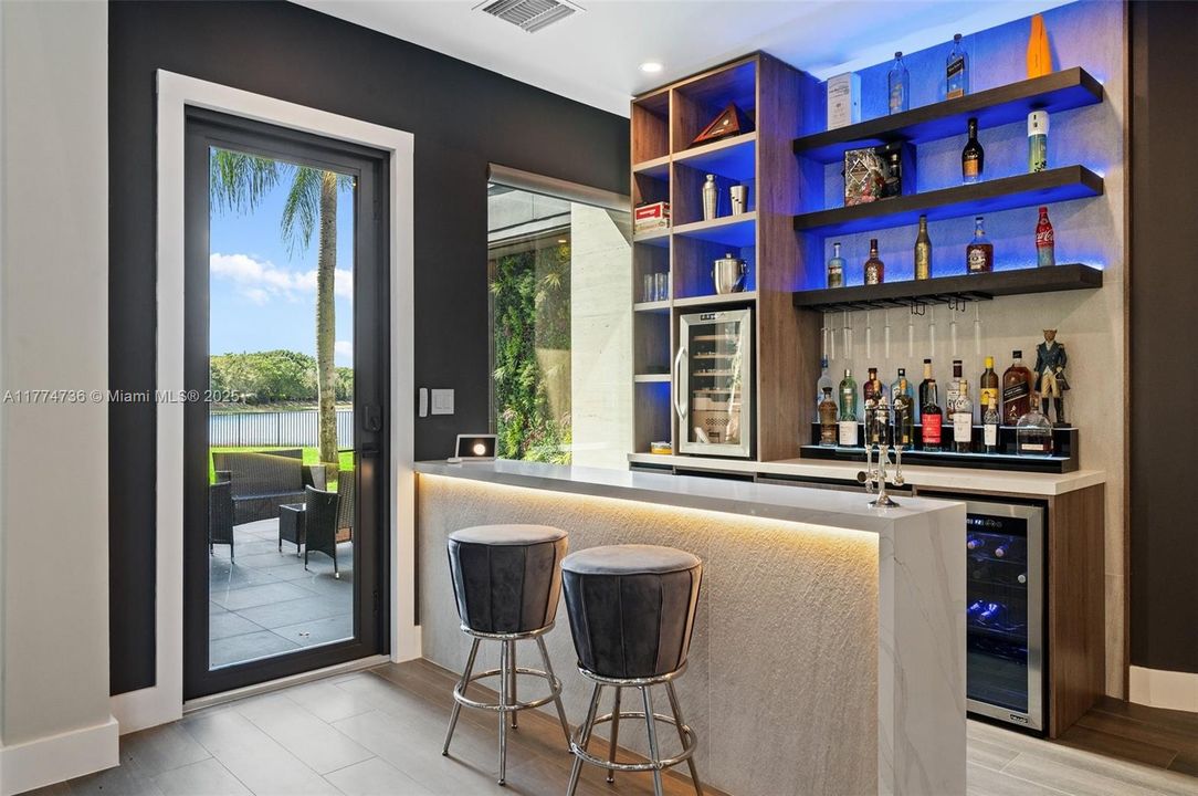 最近租的: $18,500 (5 贝兹, 6 浴室, 6061 平方英尺)