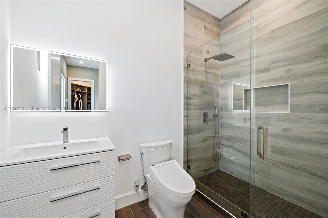 最近租的: $18,500 (5 贝兹, 6 浴室, 6061 平方英尺)