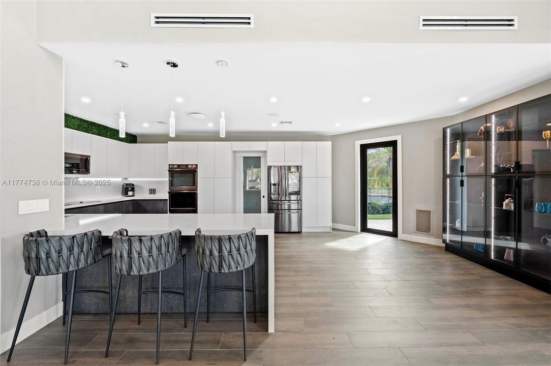 最近租的: $18,500 (5 贝兹, 6 浴室, 6061 平方英尺)