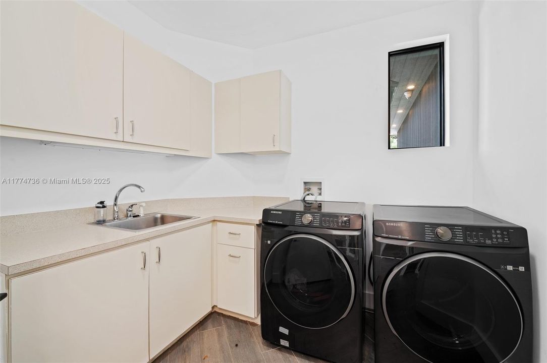 最近租的: $18,500 (5 贝兹, 6 浴室, 6061 平方英尺)