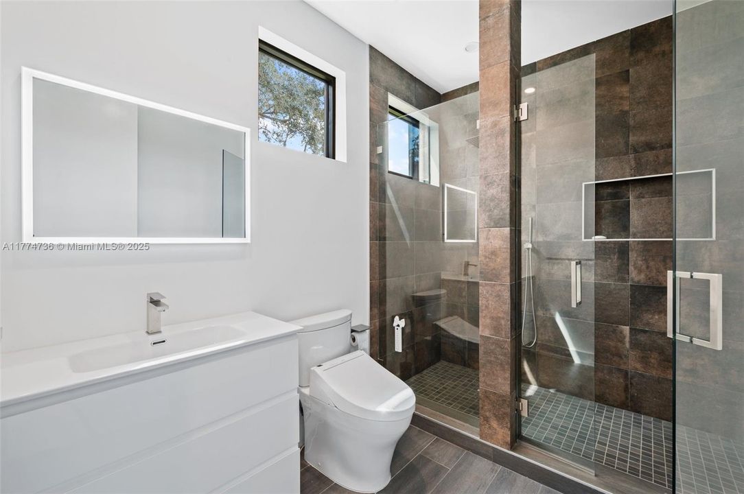 最近租的: $18,500 (5 贝兹, 6 浴室, 6061 平方英尺)