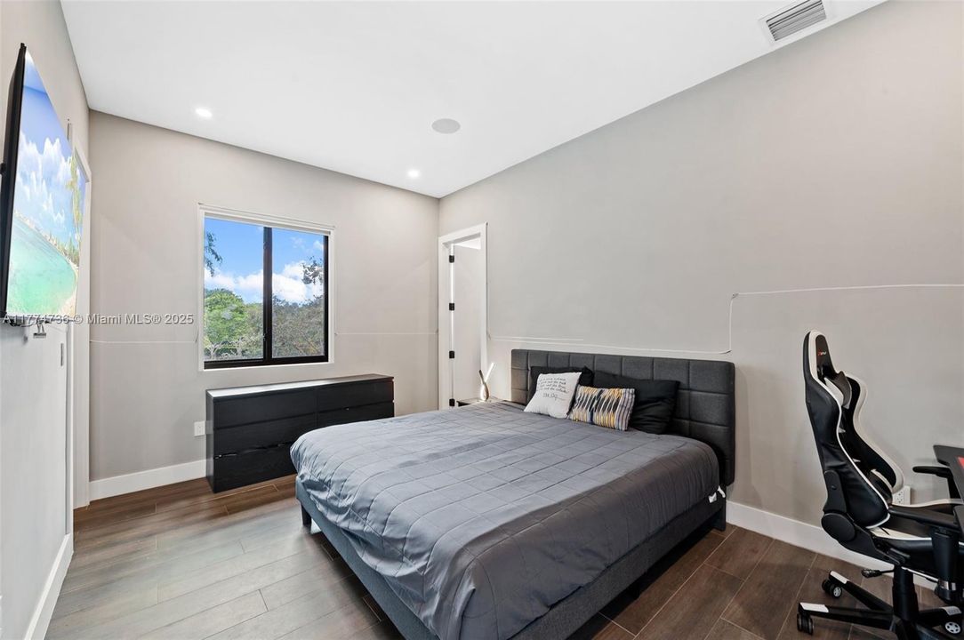 最近租的: $18,500 (5 贝兹, 6 浴室, 6061 平方英尺)