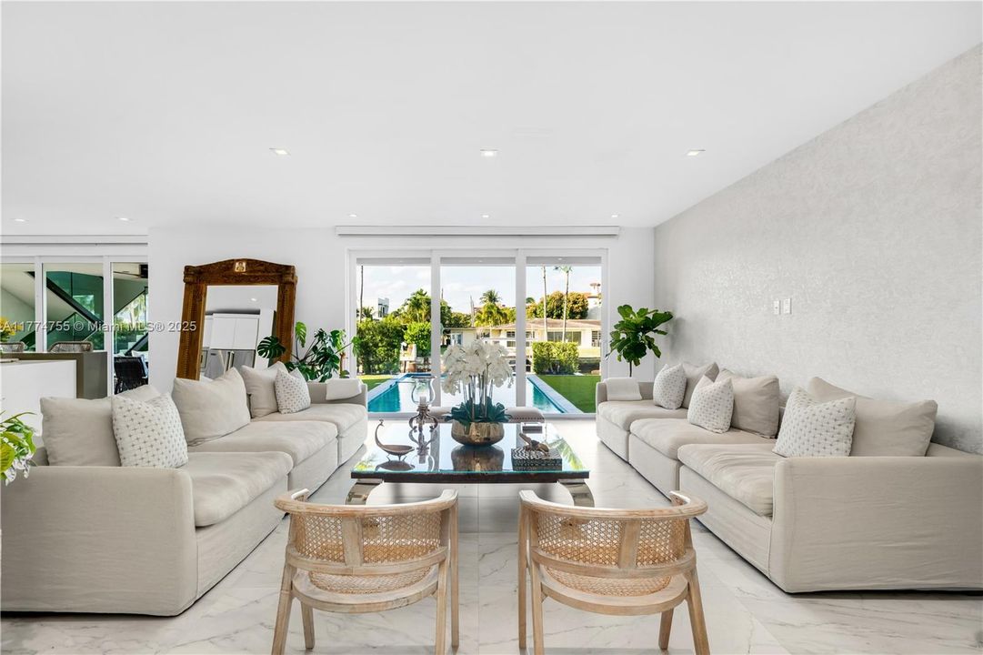 Recently Rented: $35,000 (5 beds, 5 baths, 3891 Square Feet)