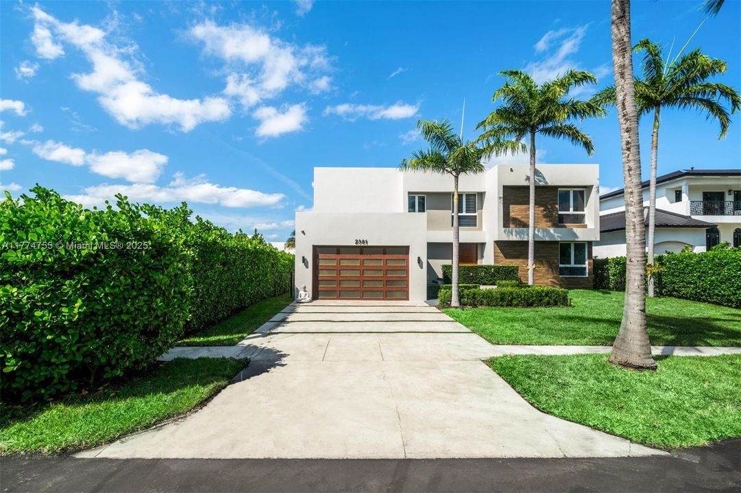 Recently Rented: $35,000 (5 beds, 5 baths, 3891 Square Feet)