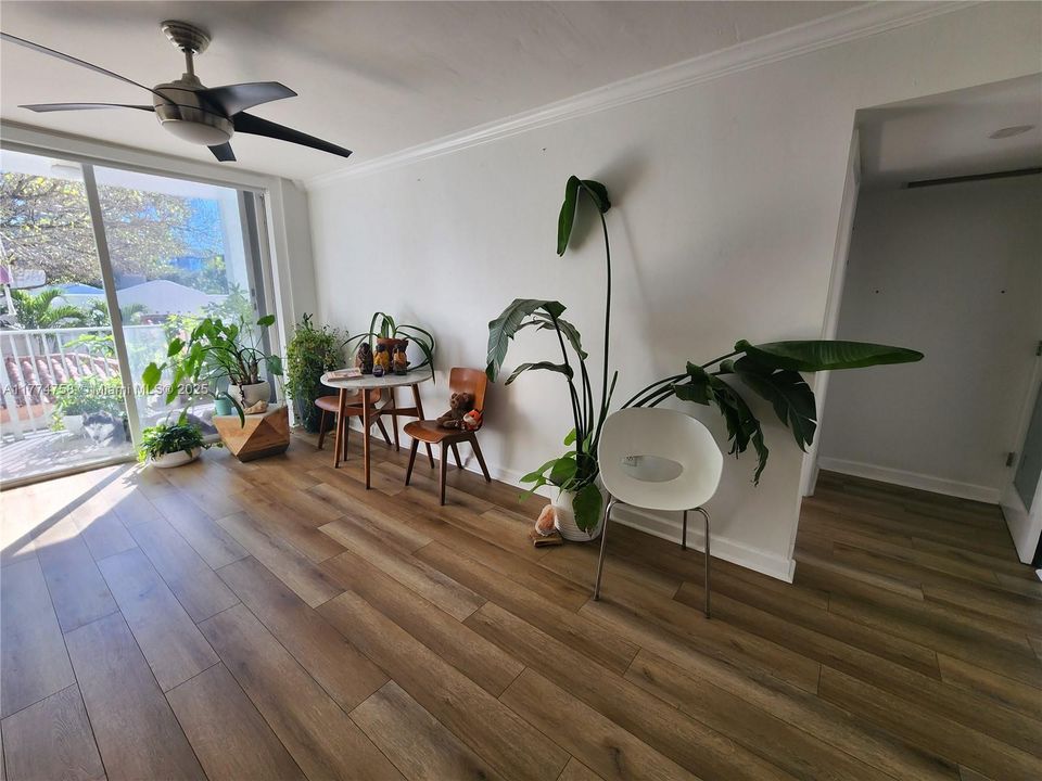 待售: $359,000 (2 贝兹, 2 浴室, 918 平方英尺)