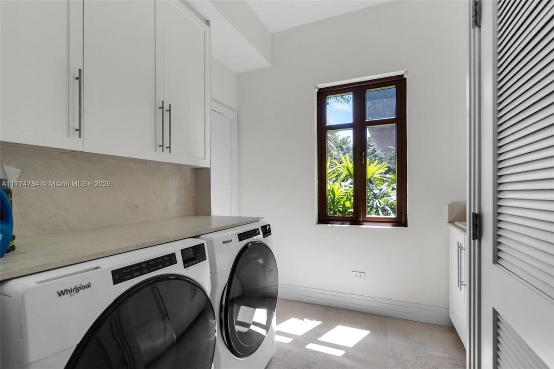 В аренду: $150,000 (8 спален, 8 ванн, 11028 Квадратных фут)