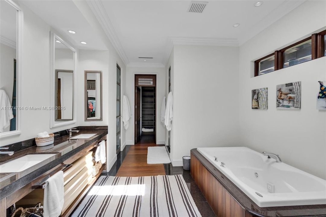 В аренду: $150,000 (8 спален, 8 ванн, 11028 Квадратных фут)