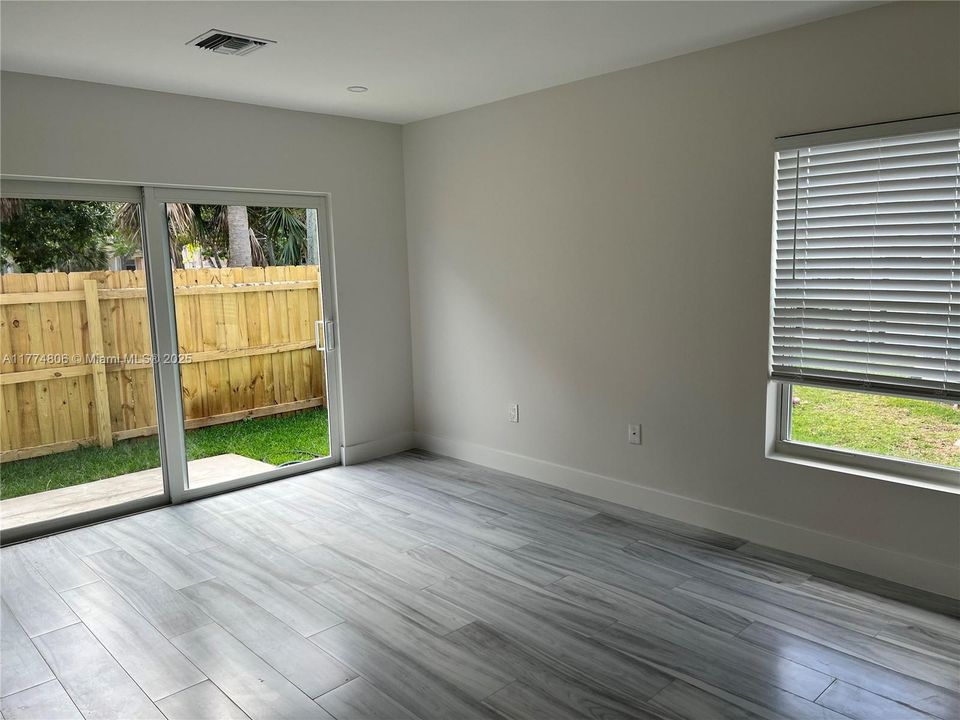 Recently Rented: $2,600 (2 beds, 2 baths, 1200 Square Feet)