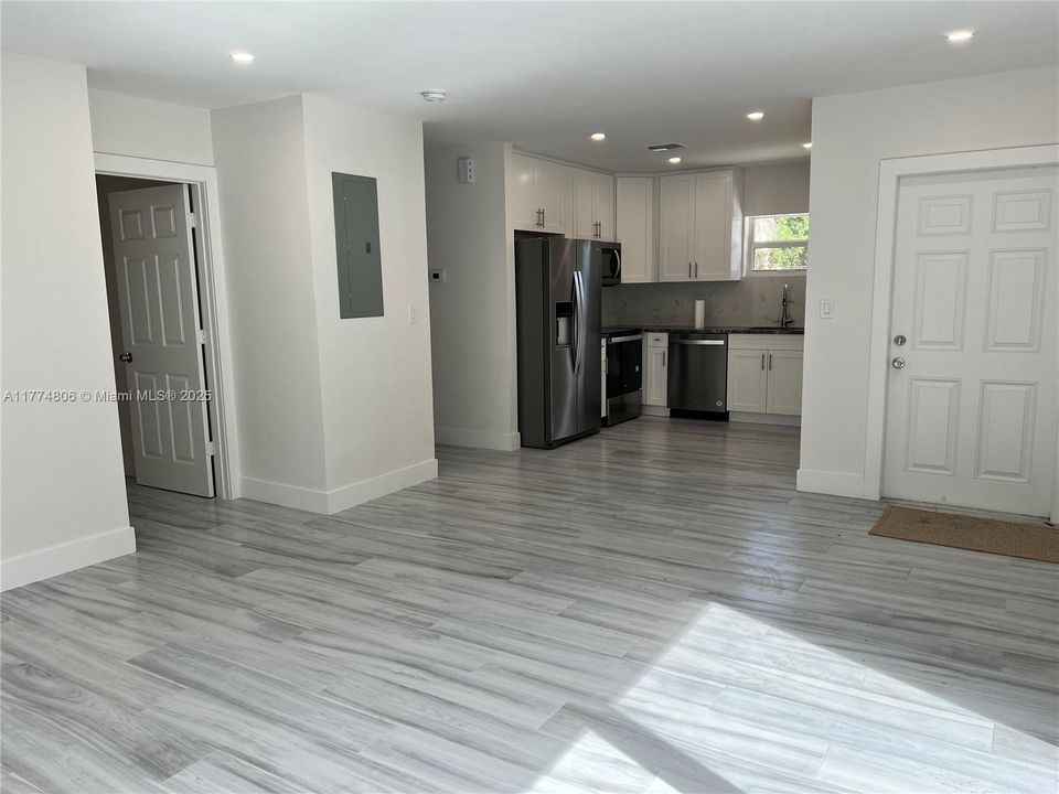 Recently Rented: $2,600 (2 beds, 2 baths, 1200 Square Feet)