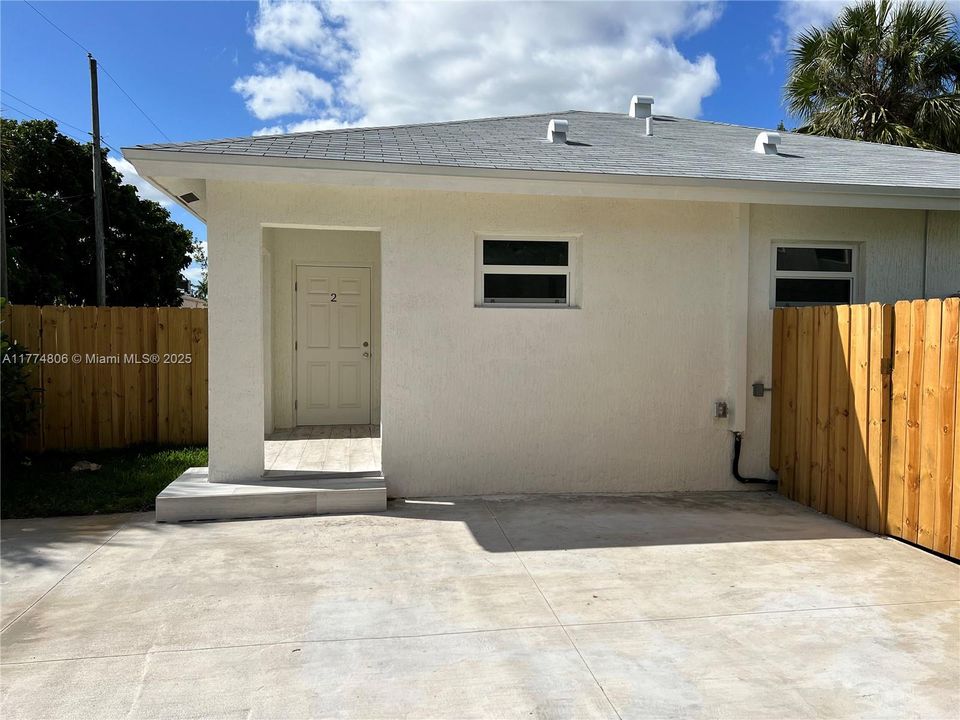 Recently Rented: $2,600 (2 beds, 2 baths, 1200 Square Feet)