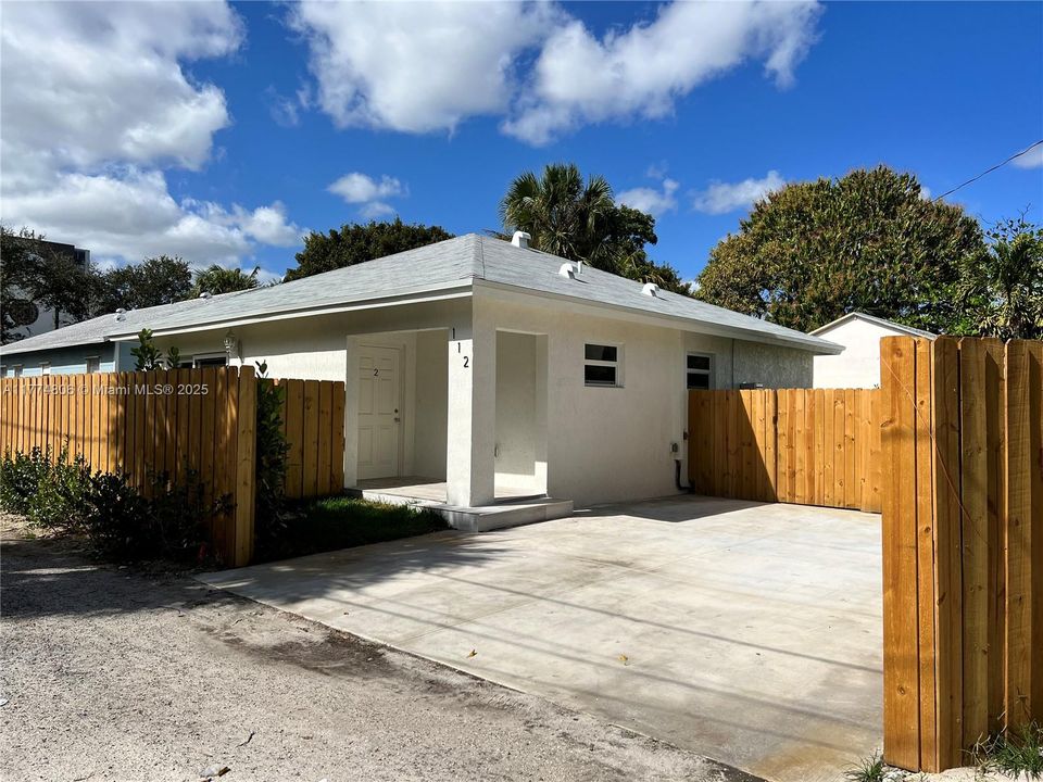 Recently Rented: $2,600 (2 beds, 2 baths, 1200 Square Feet)