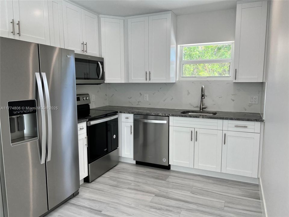 Recently Rented: $2,600 (2 beds, 2 baths, 1200 Square Feet)