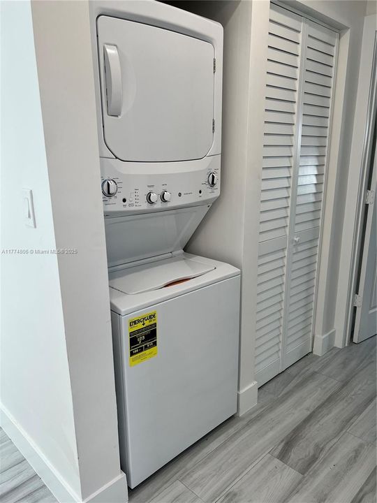 Recently Rented: $2,600 (2 beds, 2 baths, 1200 Square Feet)