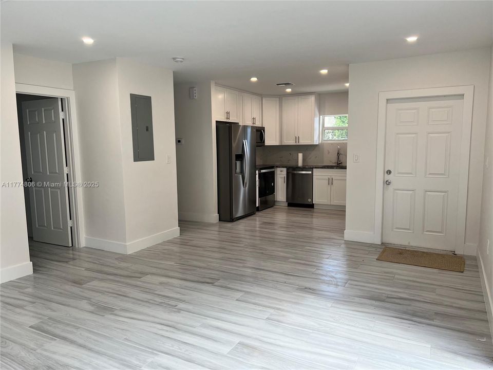 Recently Rented: $2,600 (2 beds, 2 baths, 1200 Square Feet)