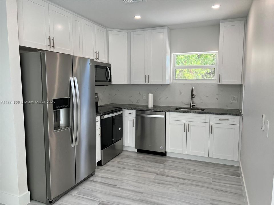 Recently Rented: $2,600 (2 beds, 2 baths, 1200 Square Feet)